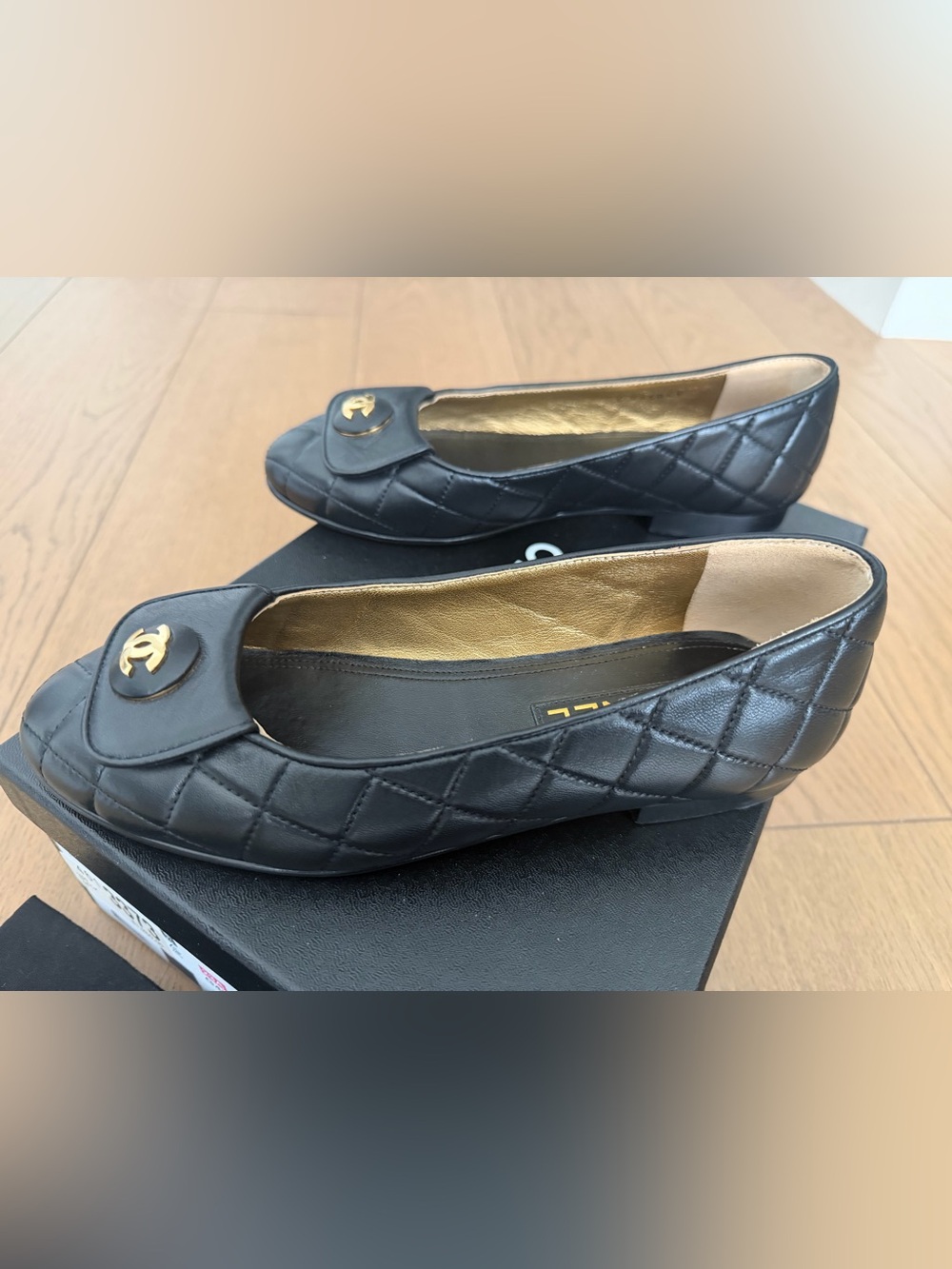 CHANEL Black Quilted Leather Ballet Flats with Gold CC Emblem size 36 - Picture 5 of 5